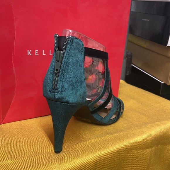 Size 8.5 Emerald Heel - Picture 4 of 4
